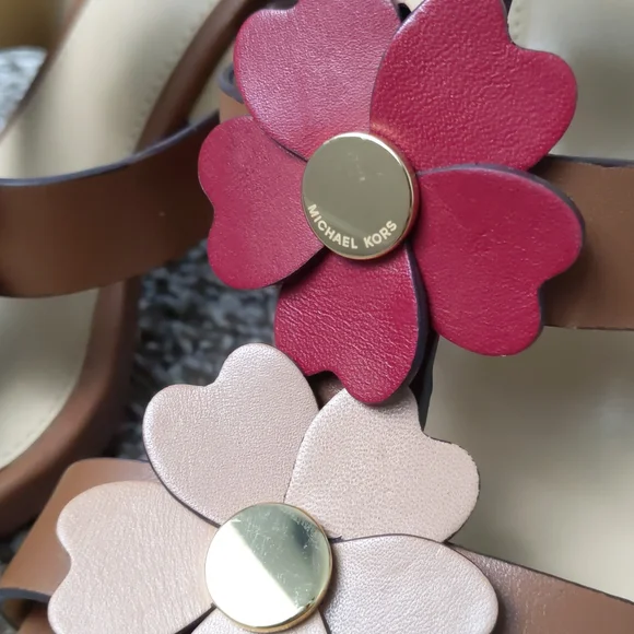 Michael Kors 'Kit' Flower Leather Stacked Heels, Size 8.5 - Picture 7 of 8